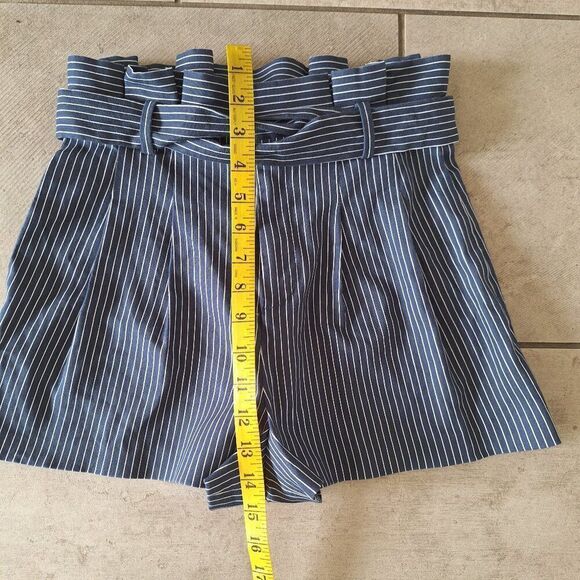 Alice + Olivia Short: Pleated High Waist Tie Front size 0 - Picture 9 of 10